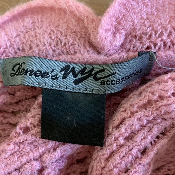 Dusty pink ruffled loop scarf - Picture 4 of 4